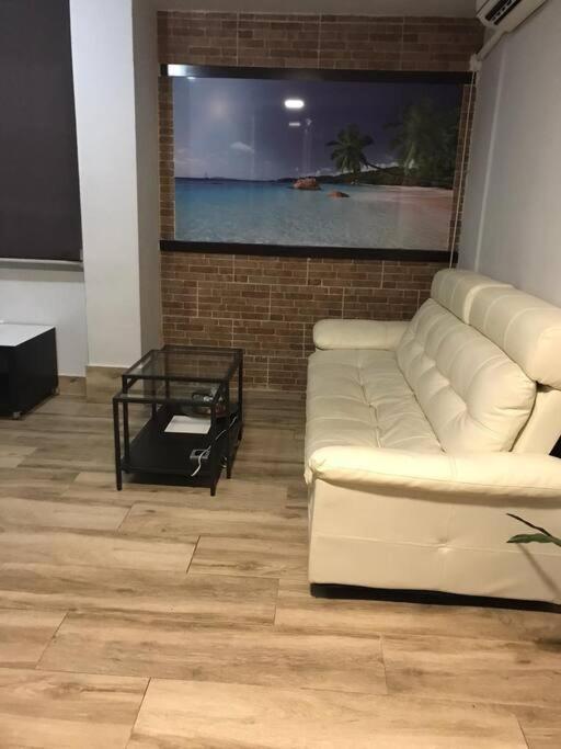 Precioso apartamento 3 habitaciones. Con patio. Camas Exterior foto